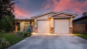 3 choses que vous pouvez faire pour dissuader les cambrioleurs sans quitter votre canapé